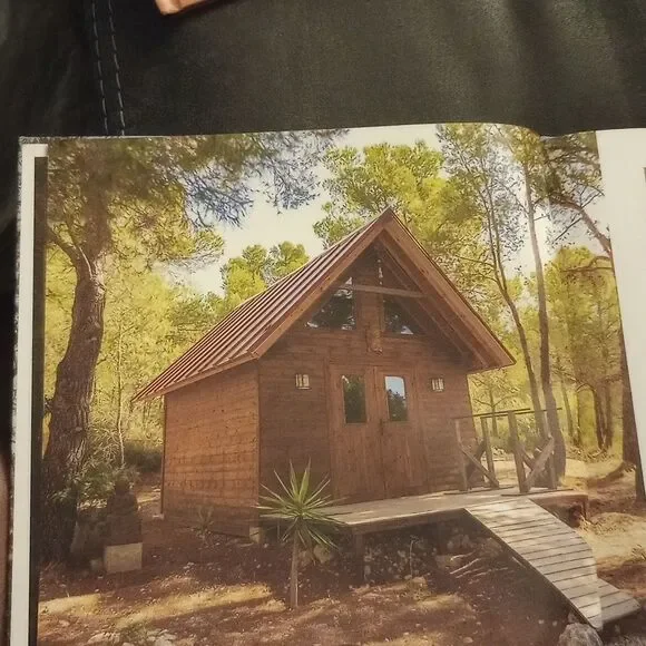 📘CABINS Book Distributed by Bendon - Picture 3 of 3